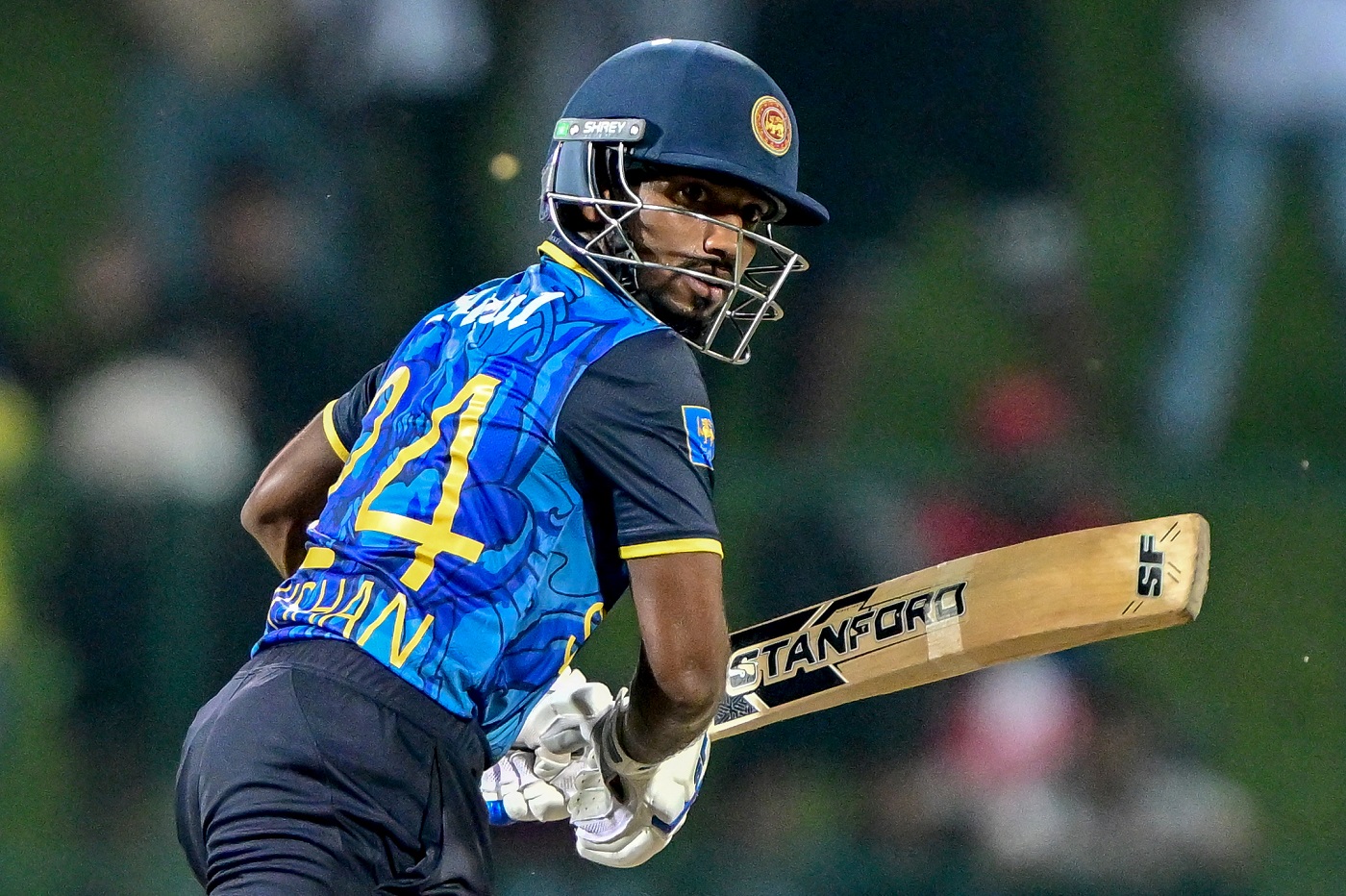 Sri Lanka bowl with Nuwanidu in for injured Madushka