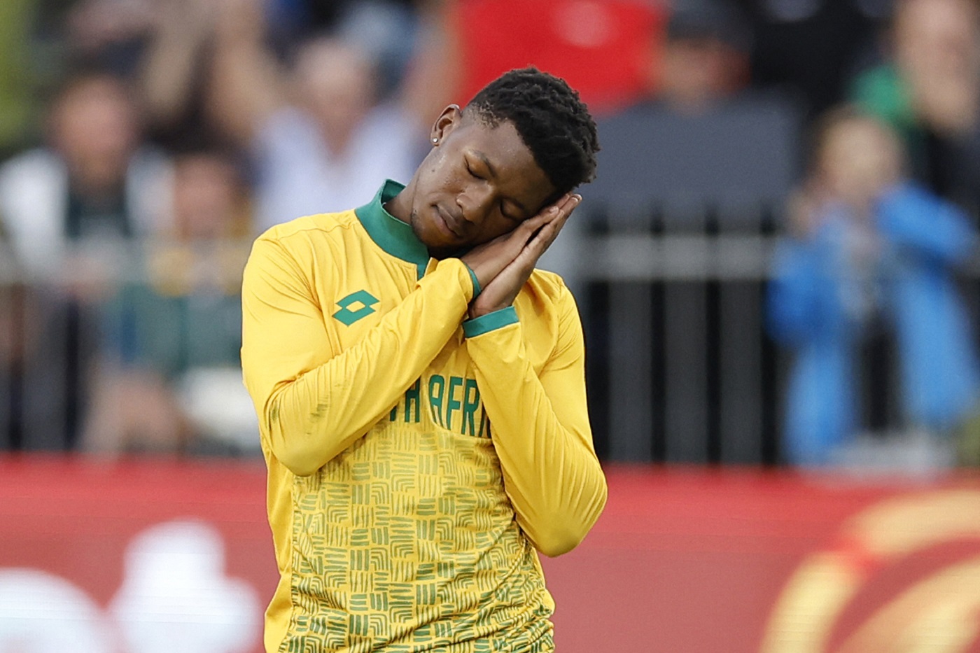 South Africa elects to bat as Kundai Matigimu debuts for Zimbabwe