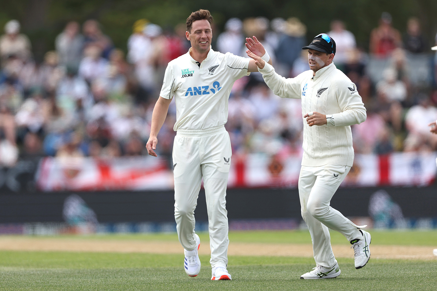 Ireland opt to bowl; Matt Henry ruled out of Test with injury