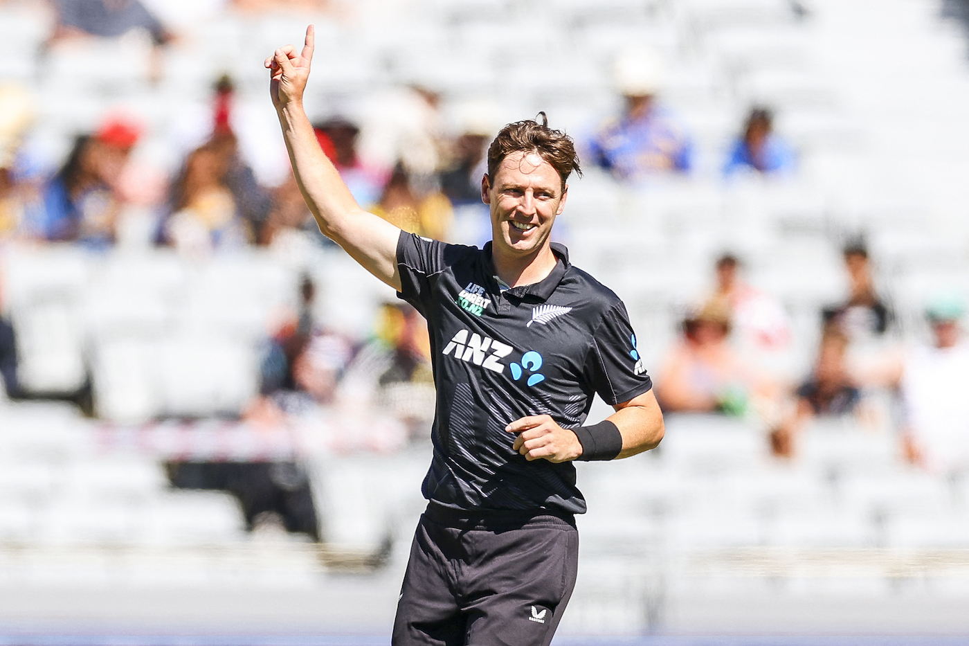 Henry's three wickets set up the win as NZ cruise past Zimbabwe
