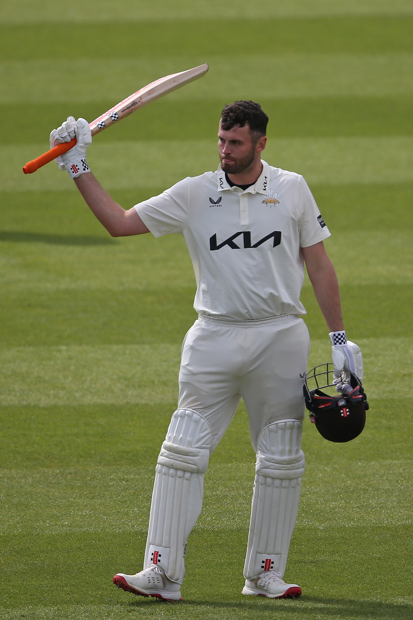 Sibley builds his case as Surrey respond in ominous fashion