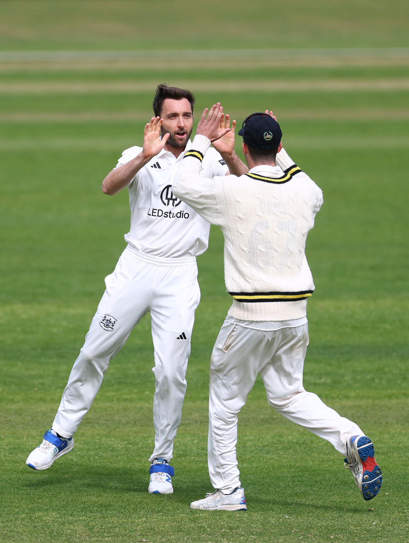 Middlesex tailenders frustrate Gloucestershire