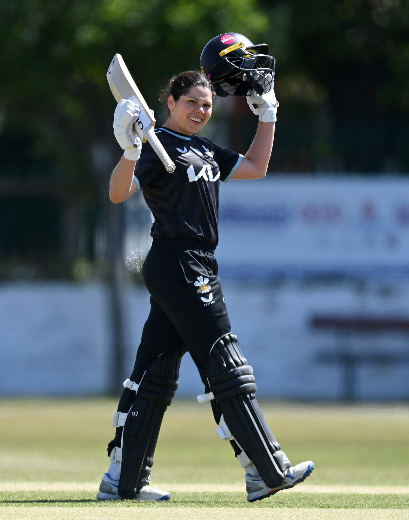 Alice Davidson-Richards powers chase as Surrey halt Hampshire