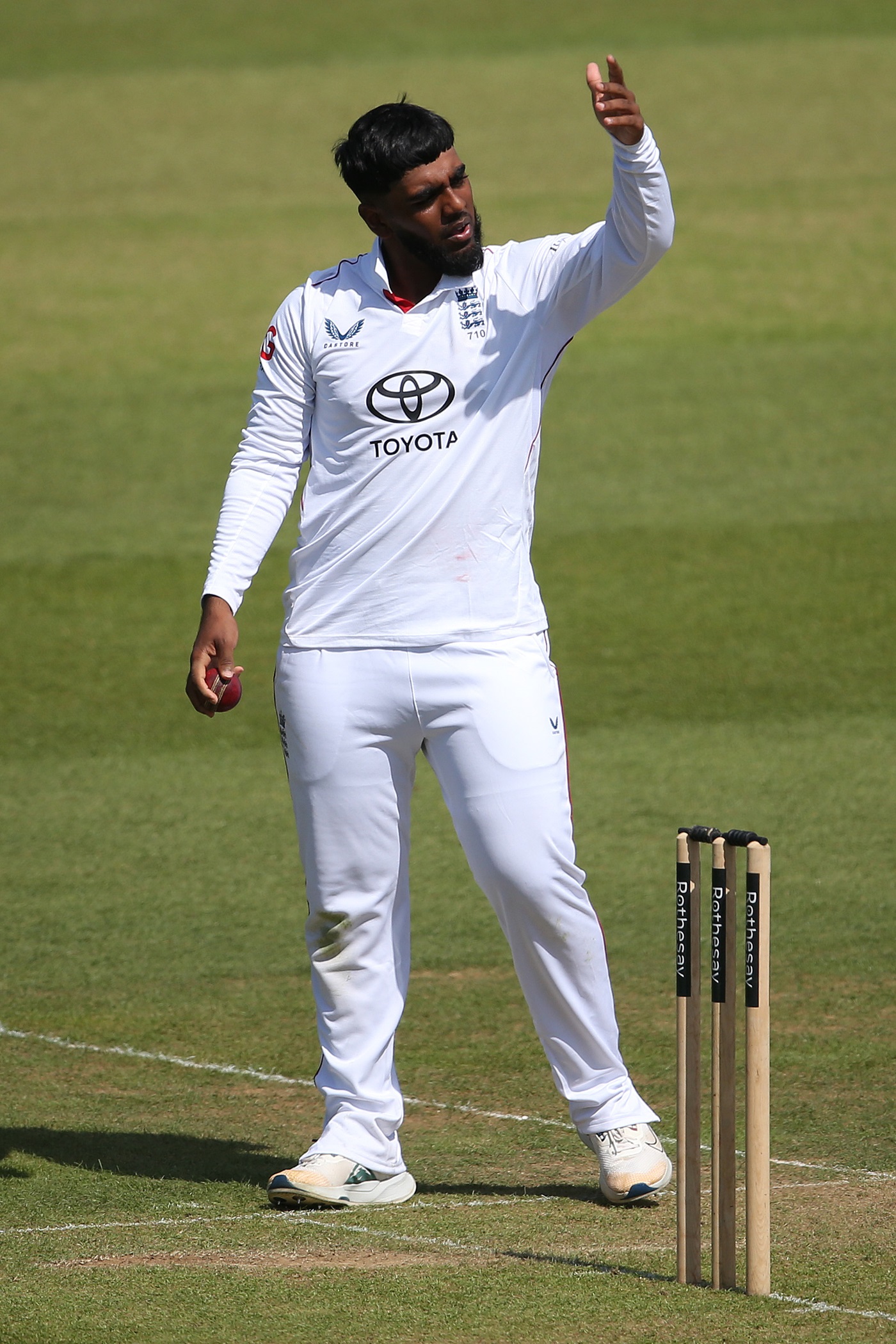 Rehan Ahmed takes 13 in the match to strengthen Foxes promotion hunt
