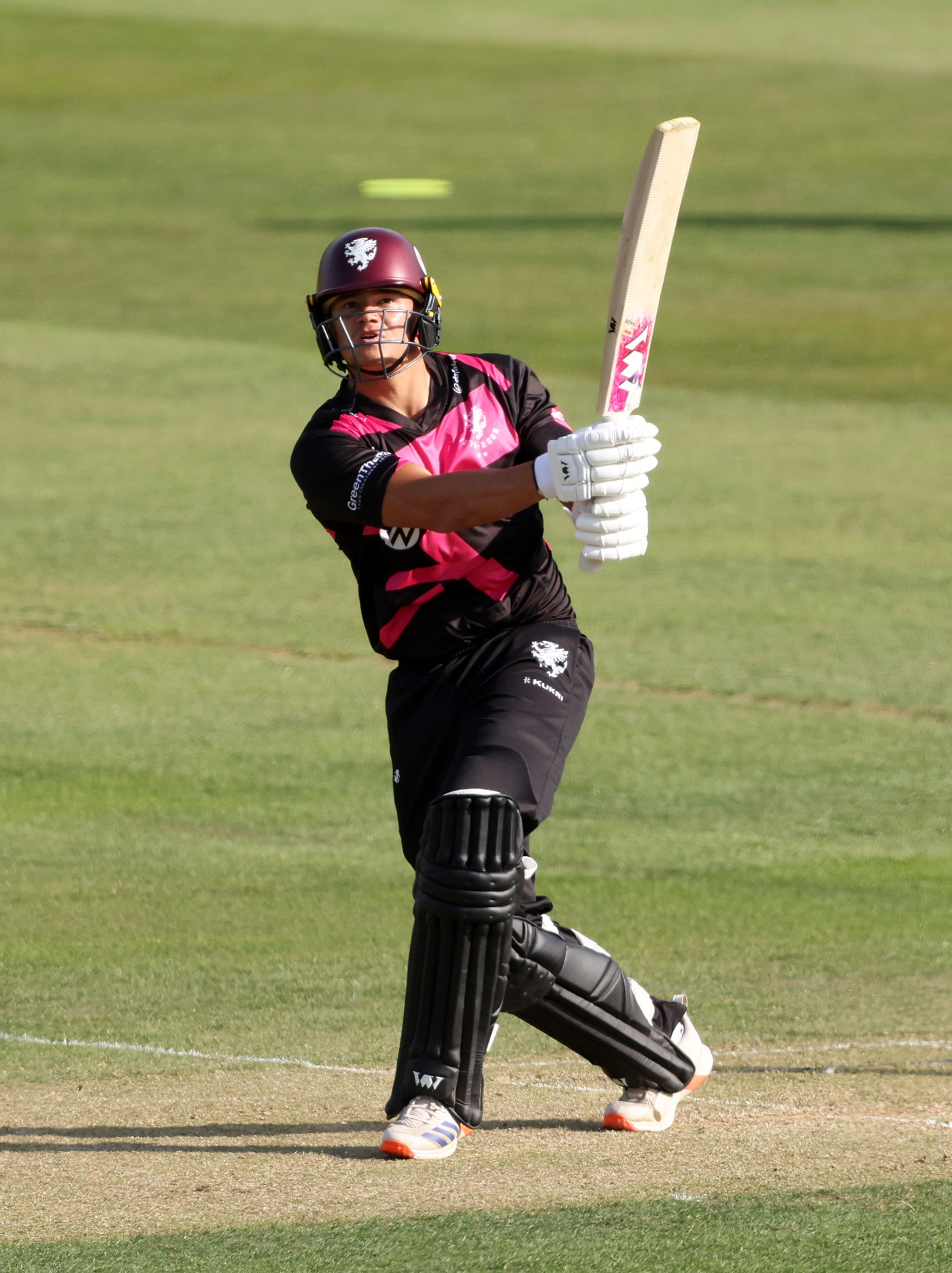 Smeed leads Somerset to emphatic victory over Derbyshire