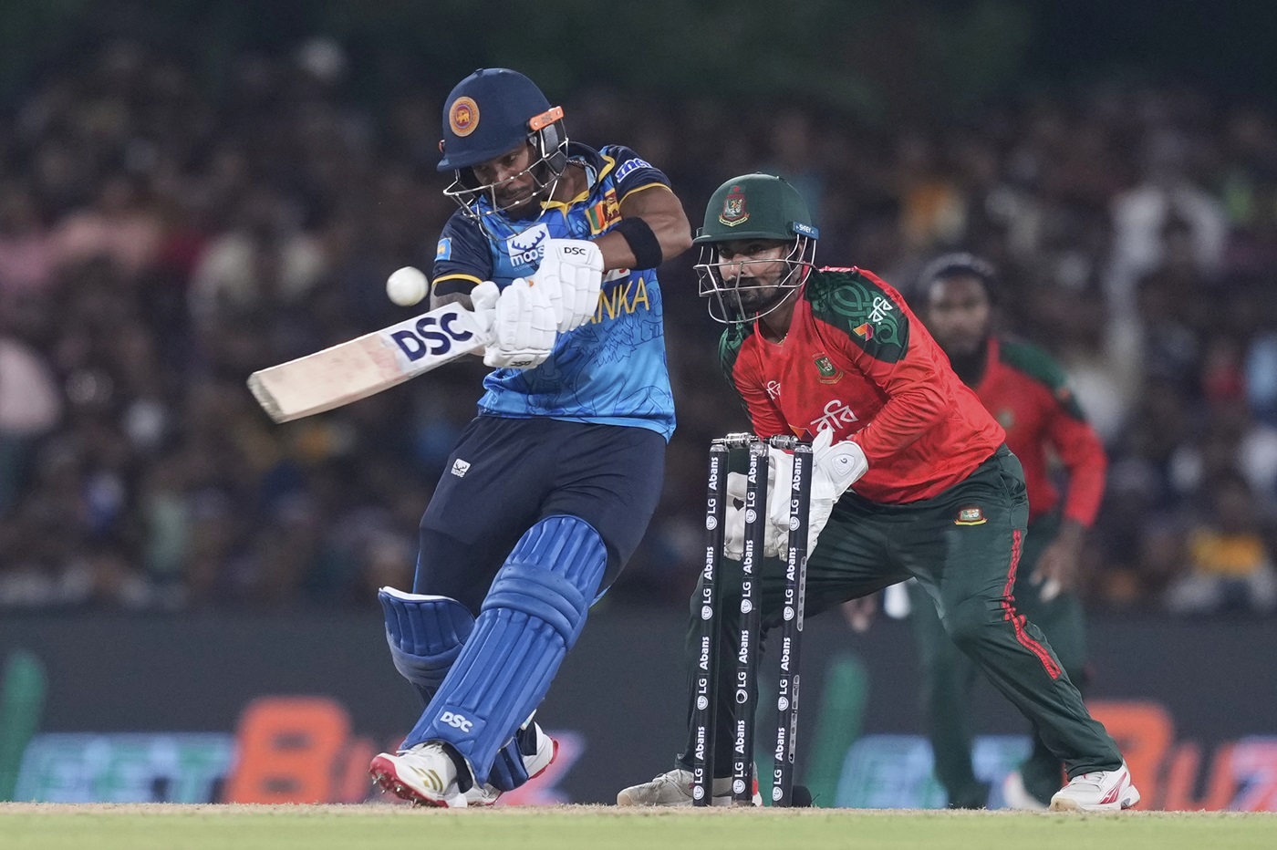 Sri Lanka bat and call in Chandimal, while Bangladesh leave out Mehidy