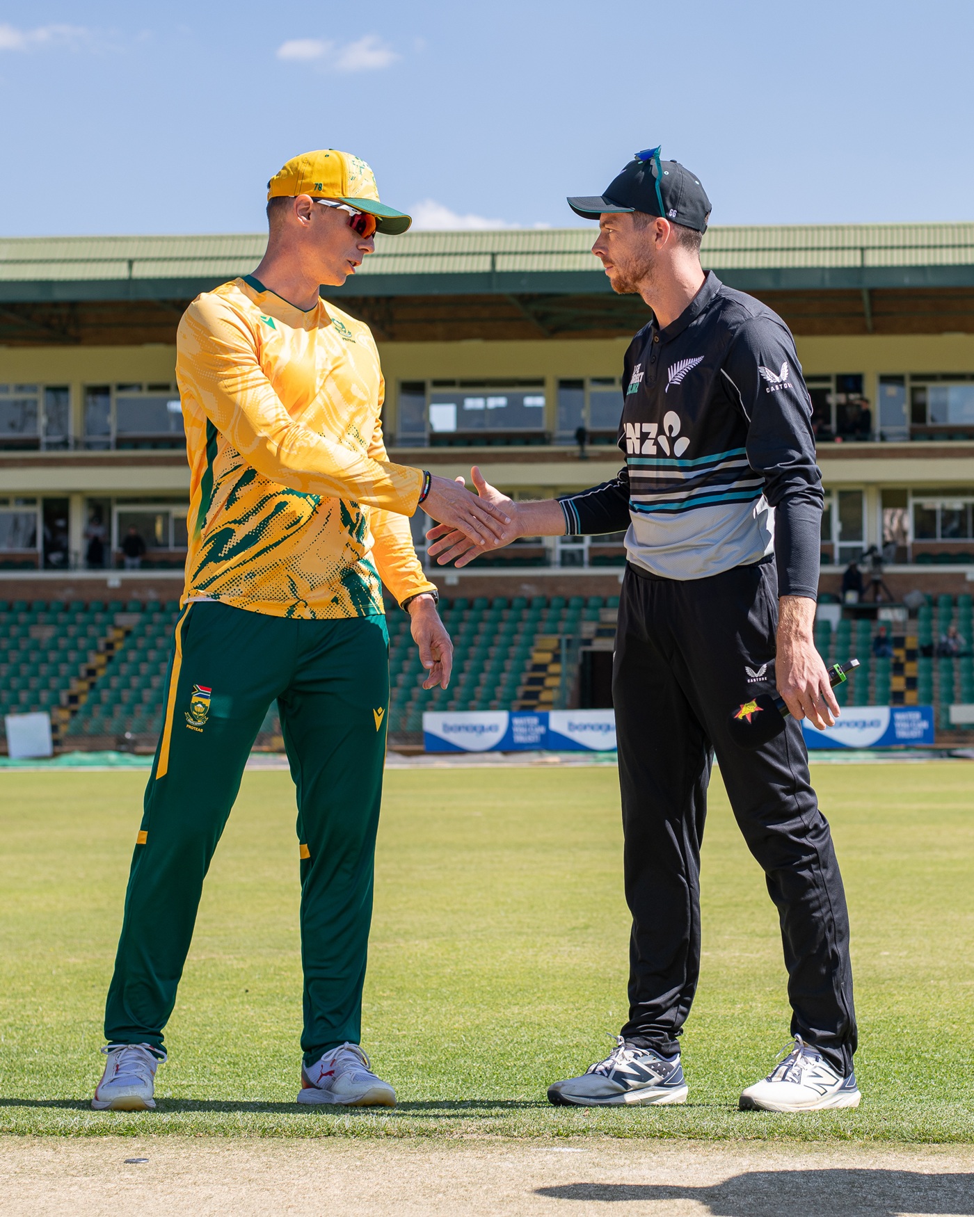 South Africa opt to bowl in tri-series final; NZ make four changes