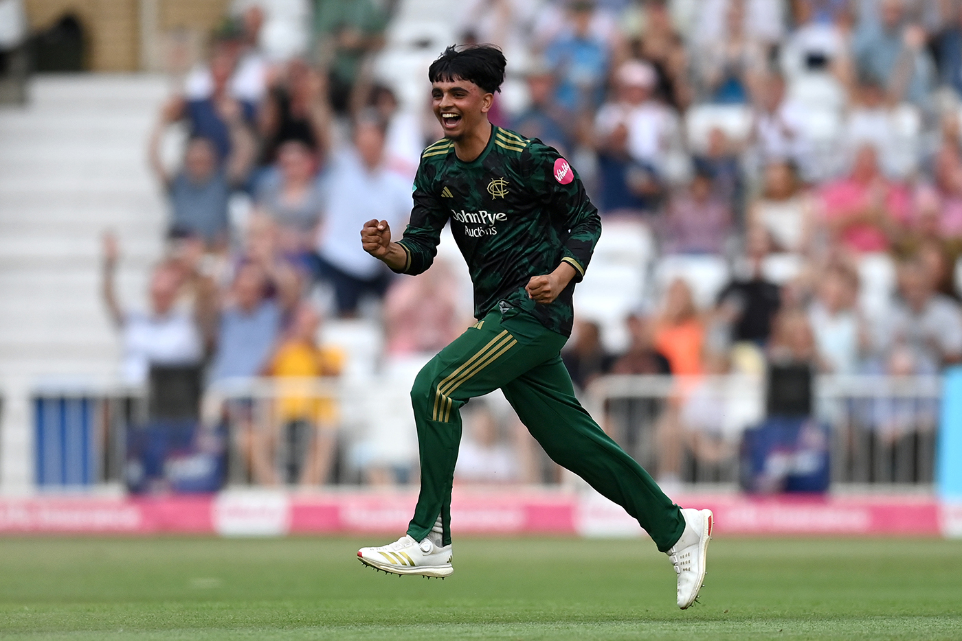 Farhan five-for, Moores pyrotechnics claim spoils for Notts