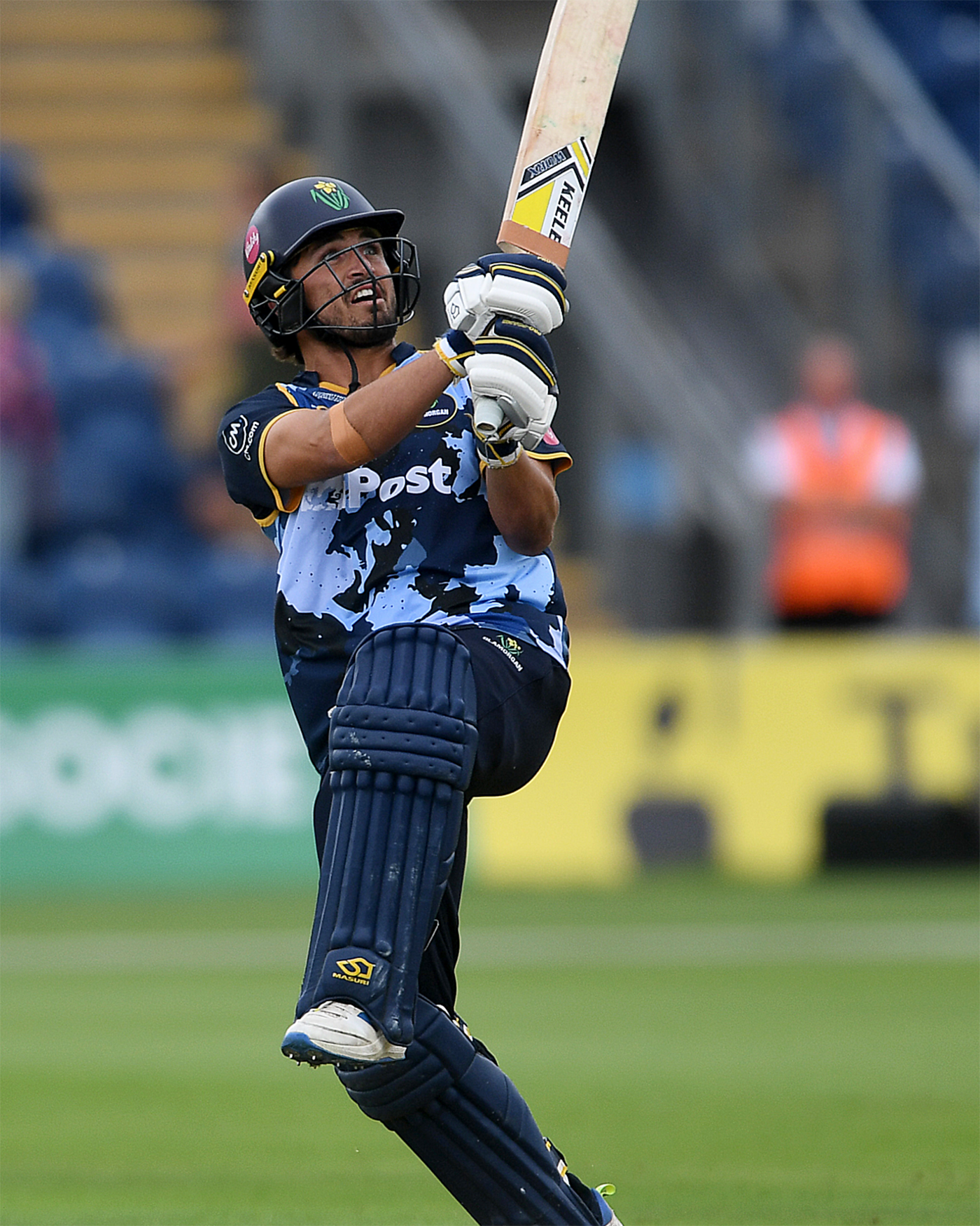 Carlson, Douthwaite seal convincing win but Glamorgan fall short