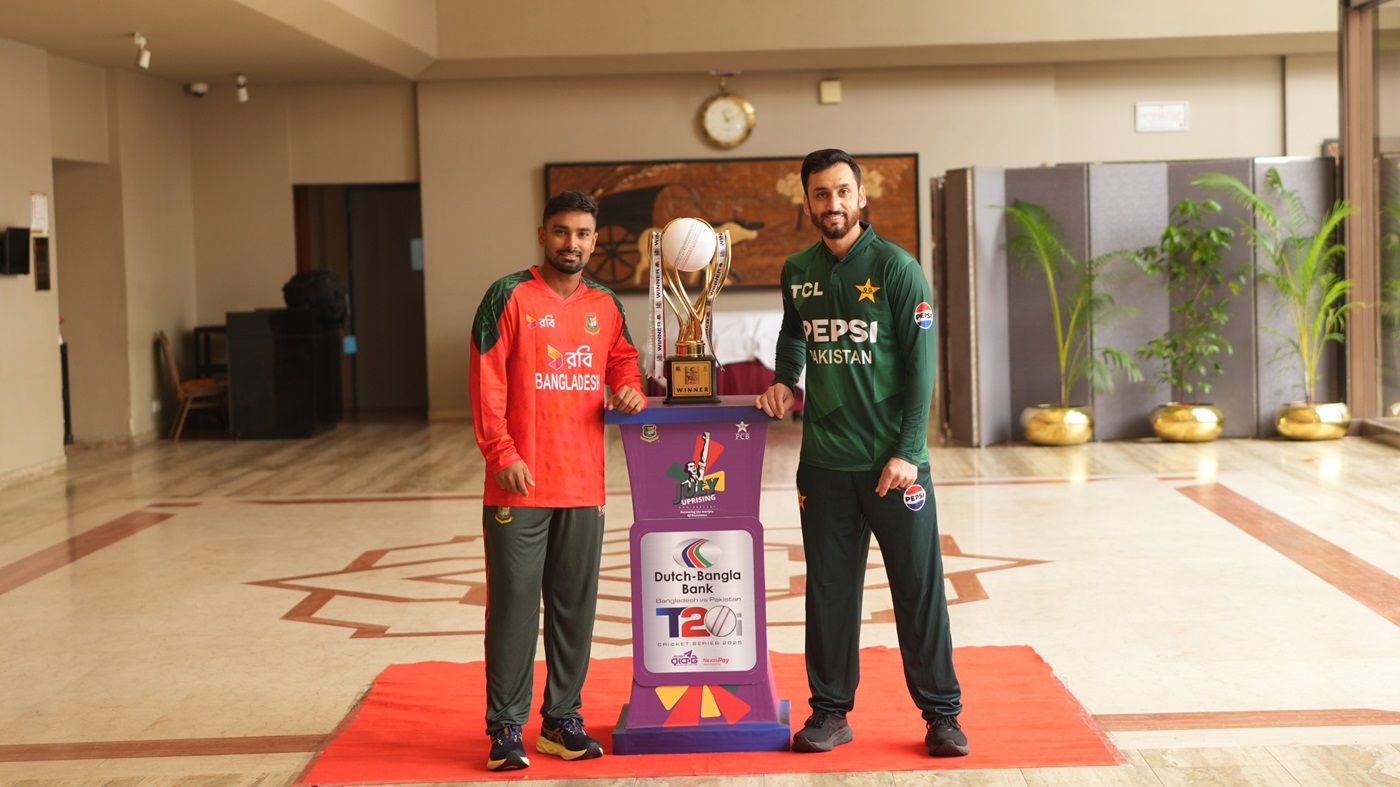 Bangladesh opt to bowl; Pakistan hand a debut to Salman Mirza