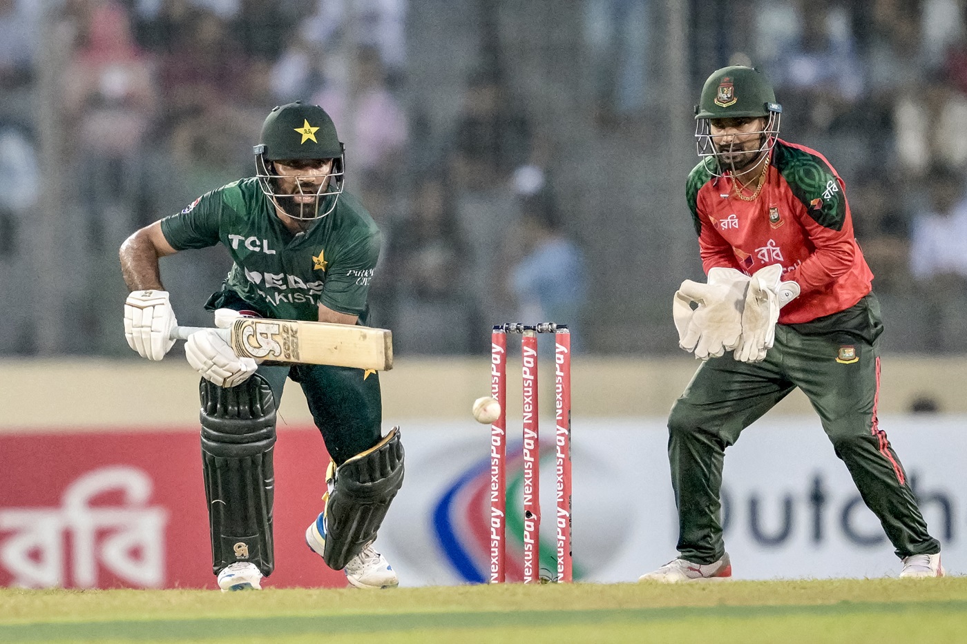 Hesson slams 'unacceptable' Mirpur pitch