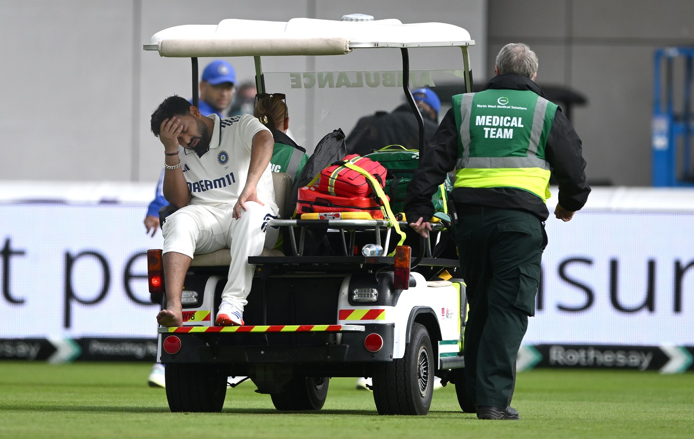 Pant retires hurt after injuring his right foot