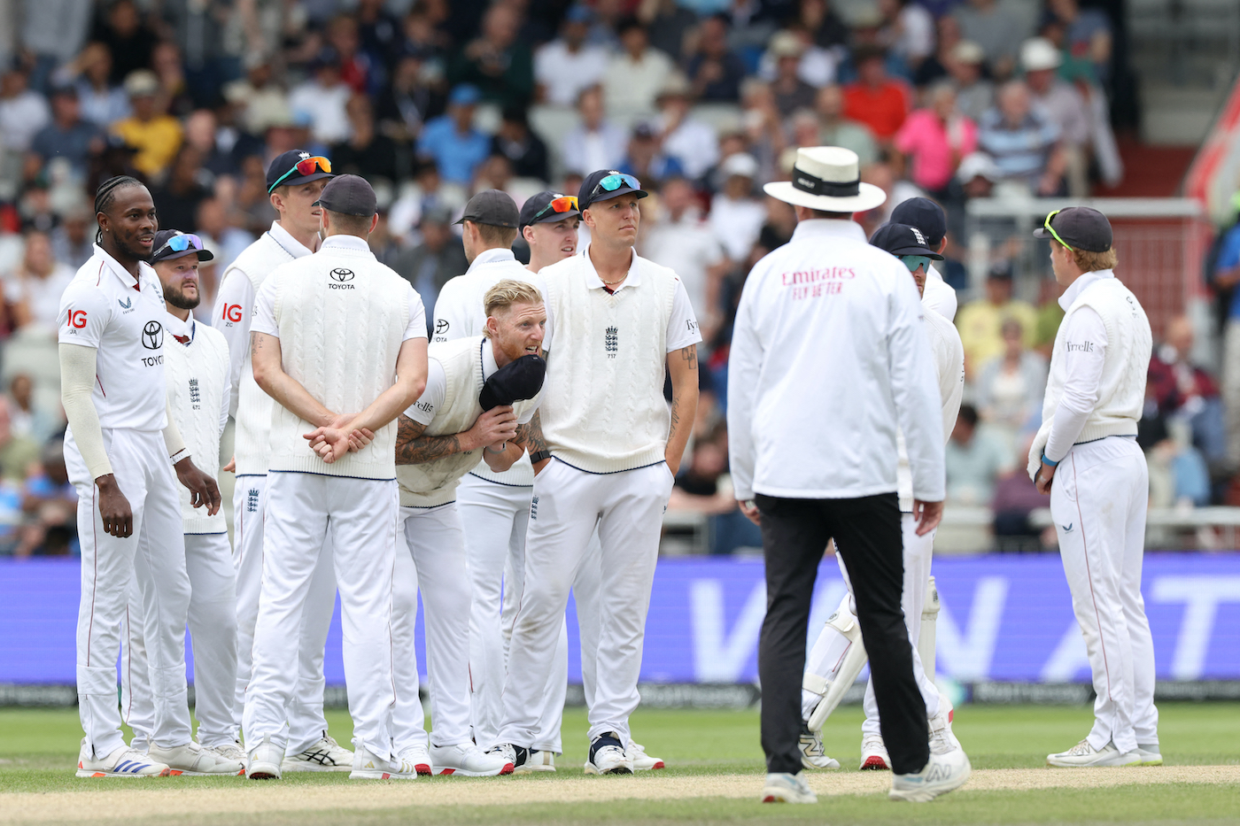England hope 'stiff and sore' Stokes can bowl on fifth day at Old Trafford