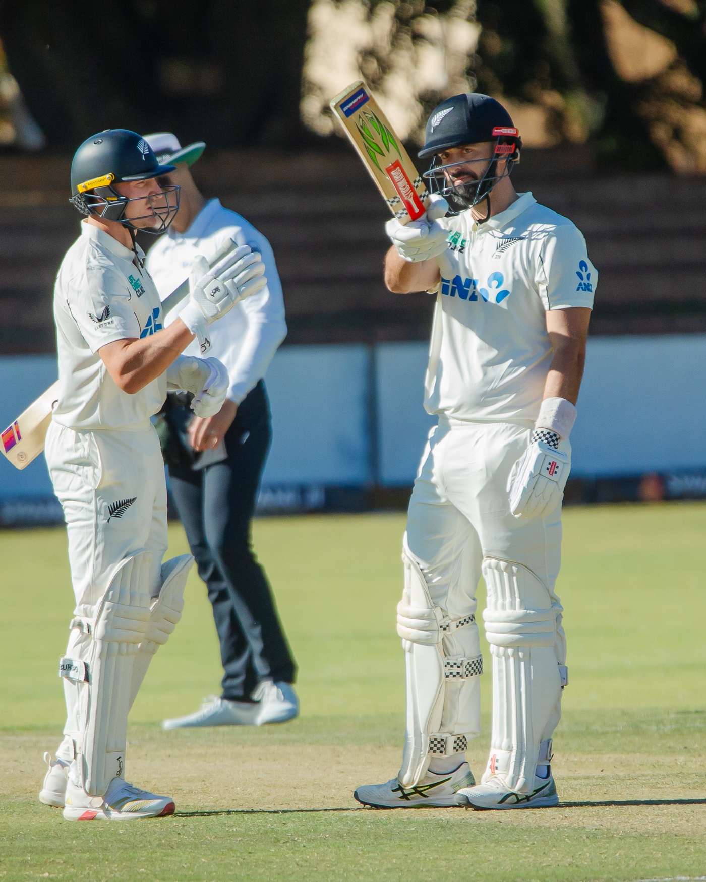 Mitchell 80 puts New Zealand ahead despite middle-order collapse