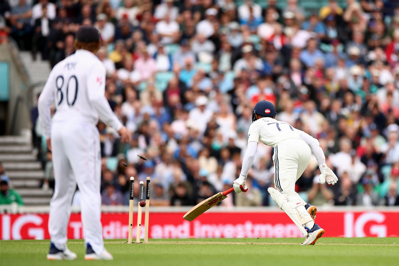 Rain forces early tea after India lose Gill