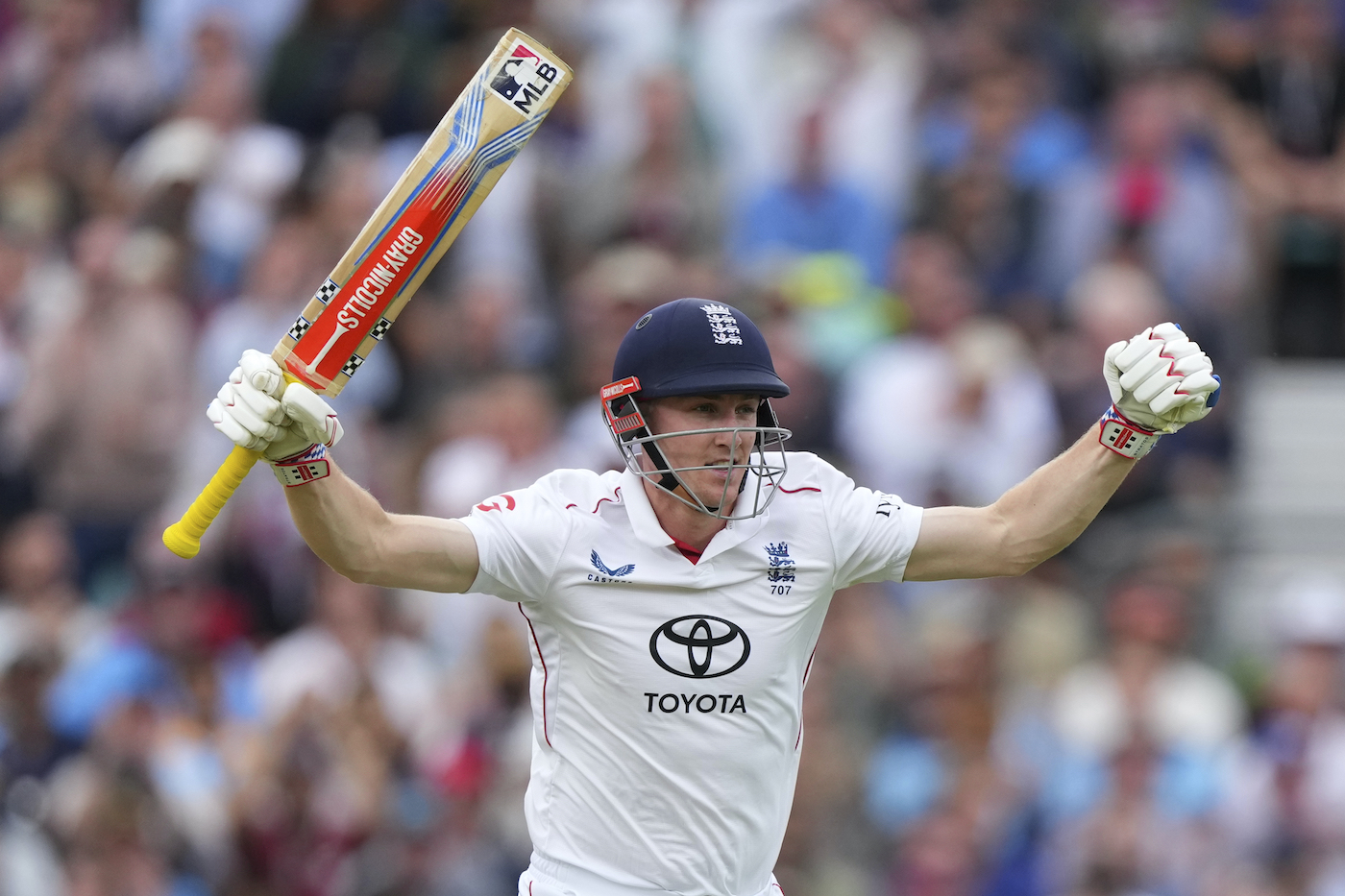 Brook and Root put England in sight of 3-1