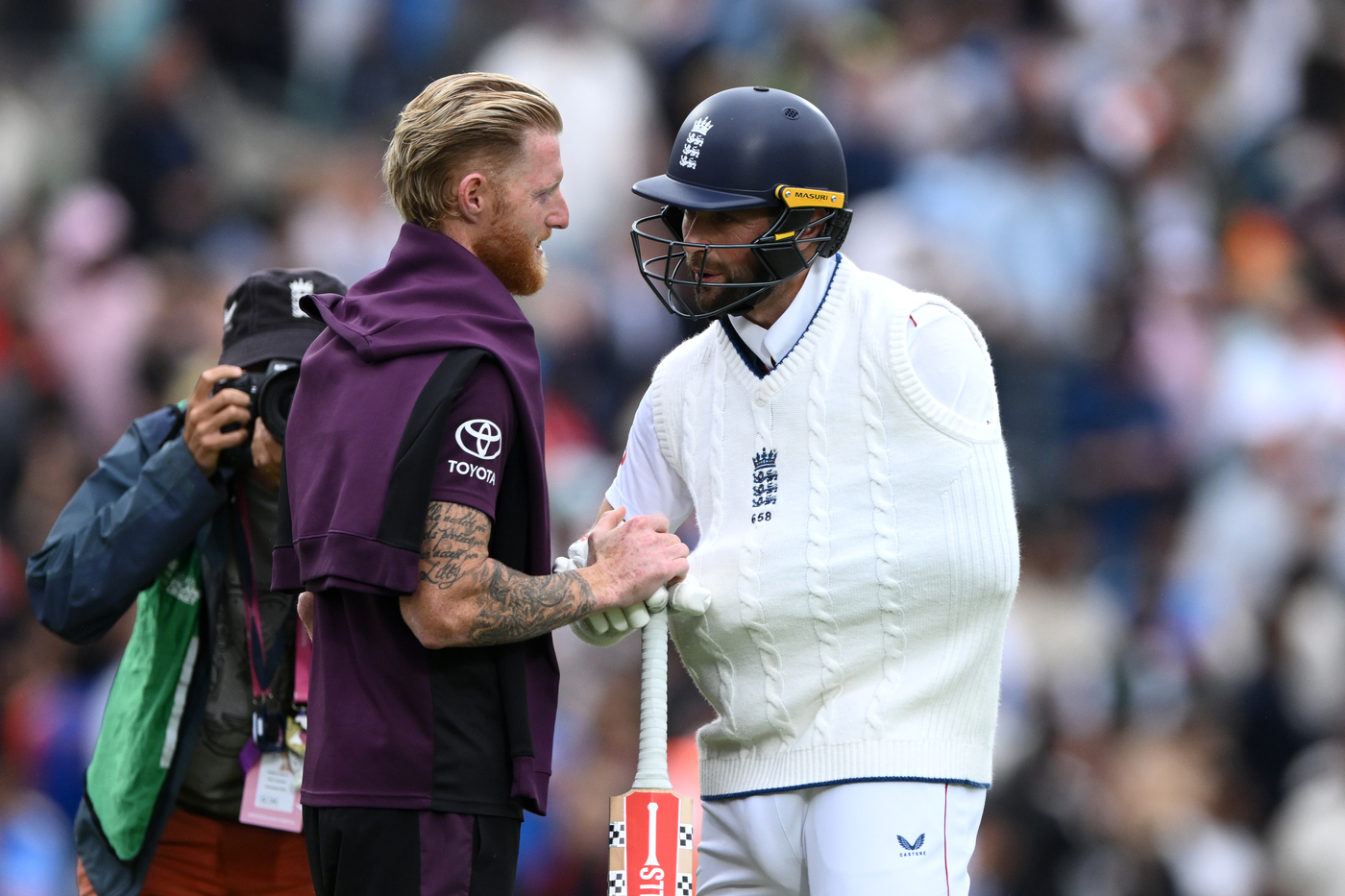How Woakes defied injury to front up in England's hour of need