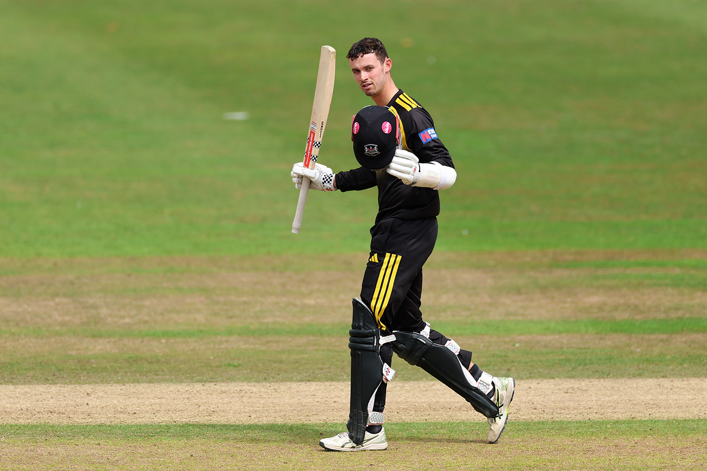 Owen Price is right as Gloucestershire start with a win