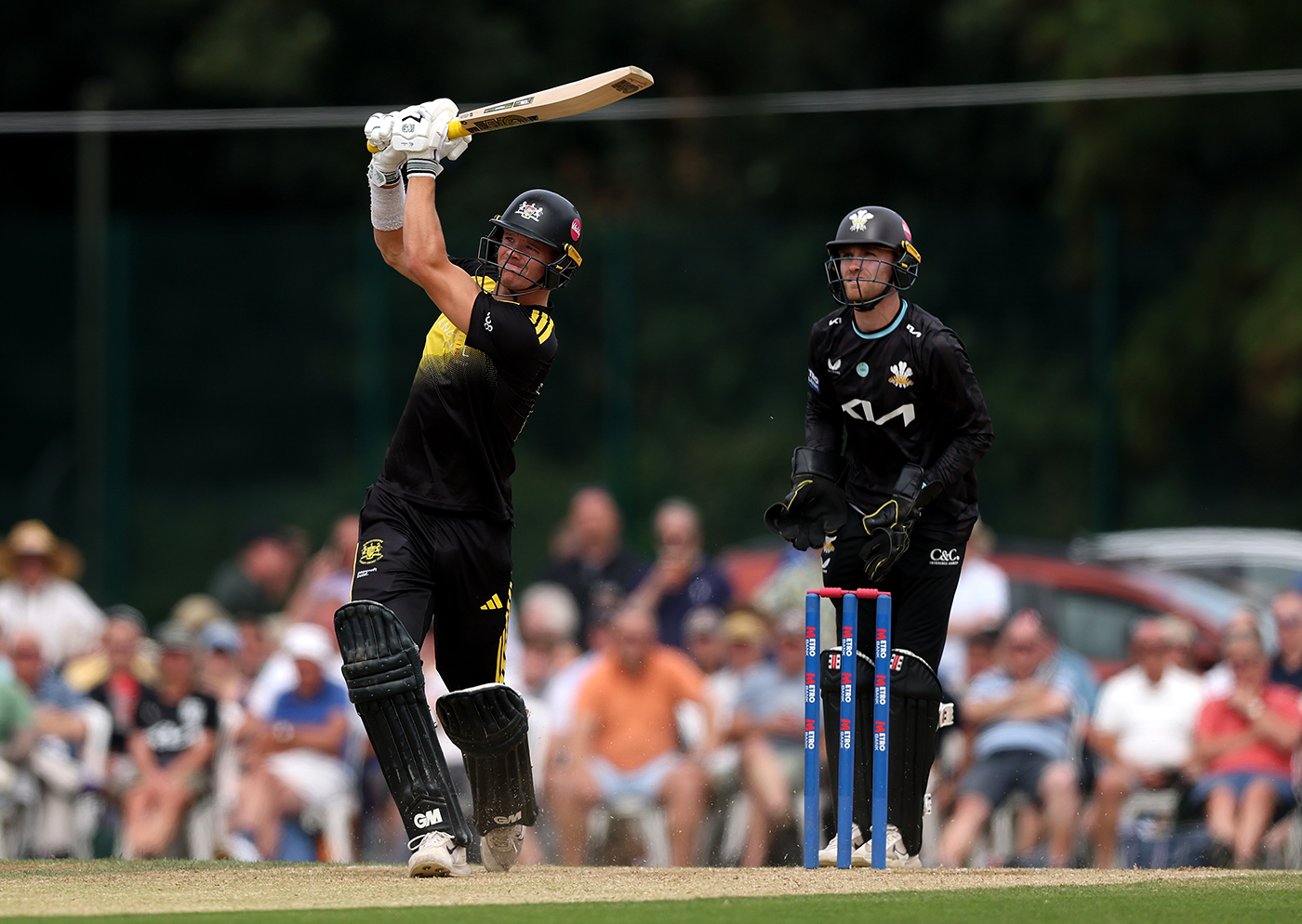 Defiant Sykes can't prevent Gloucestershire's victory cruise