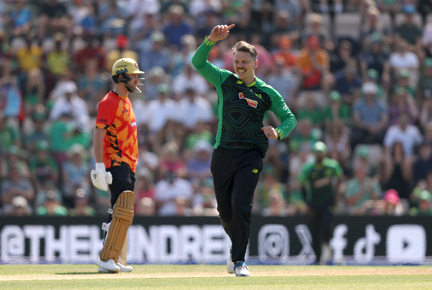 Bracewell, du Plooy humble Phoenix to maintain Brave's perfect start