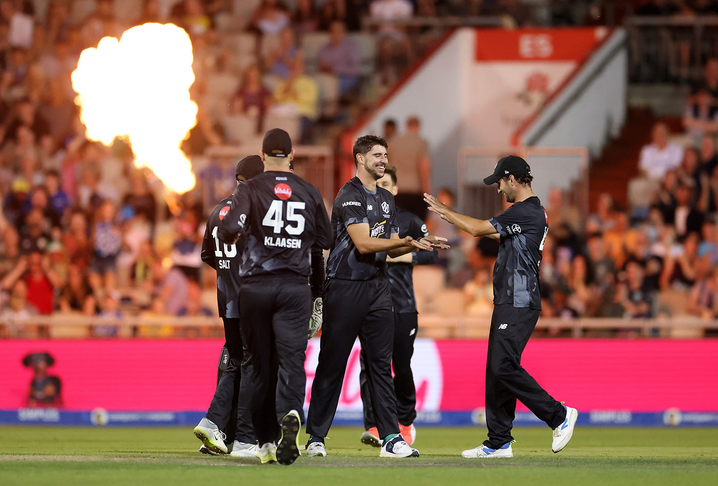Originals hold off David Warner charge to record first win