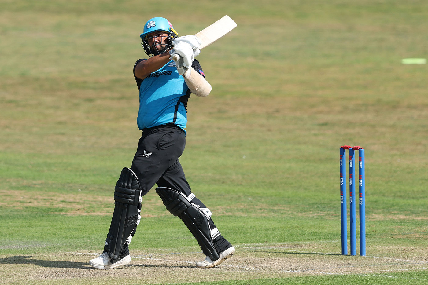 Brett D'Oliveira 138 leads Worcestershire home in tall chase
