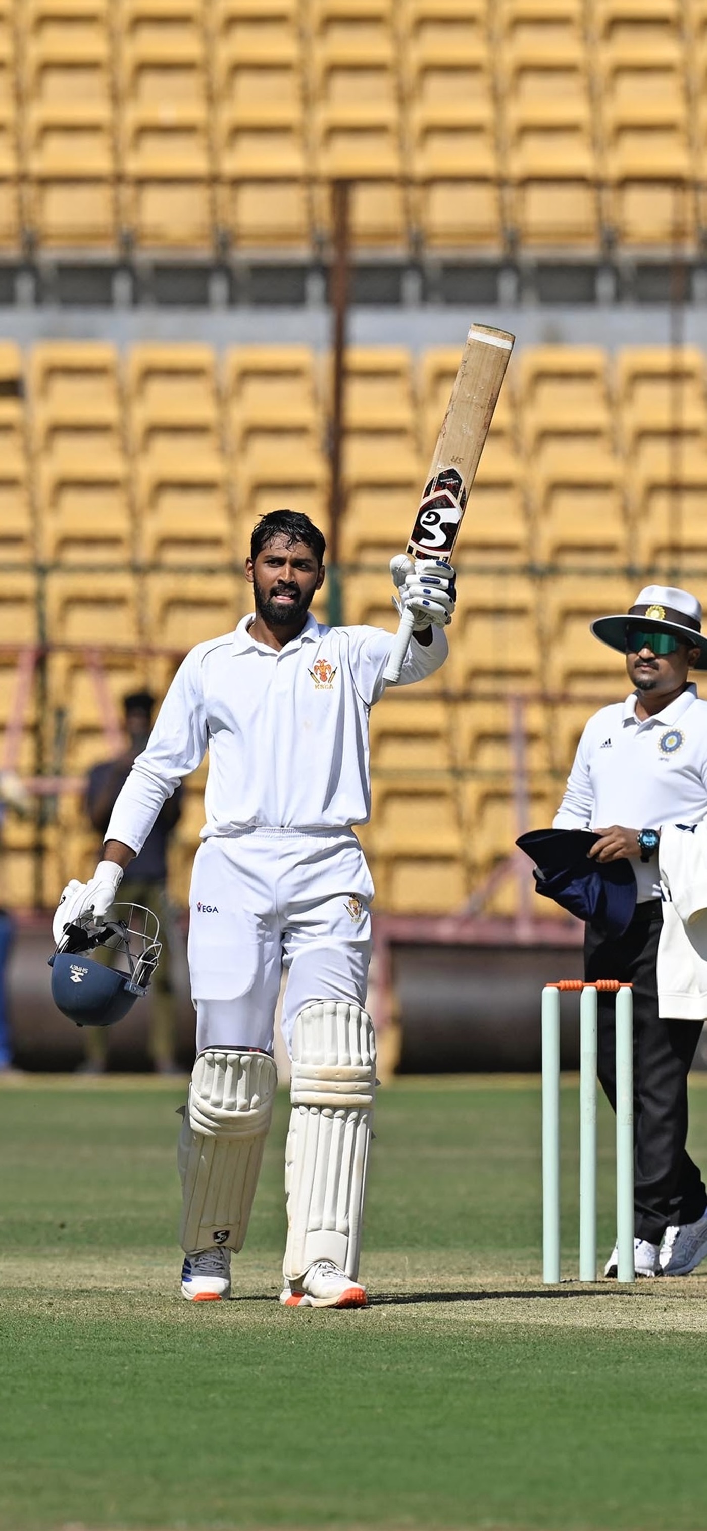 Smaran's fighting century rescues RoI, and grows lead to 265