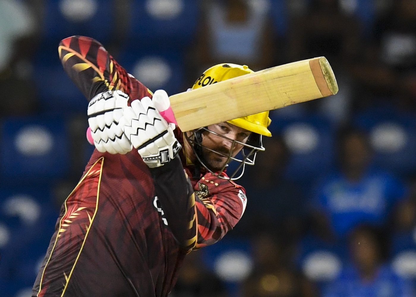 Munro and Holder lead Knight Riders past Unicorns in 14-overs a side contest