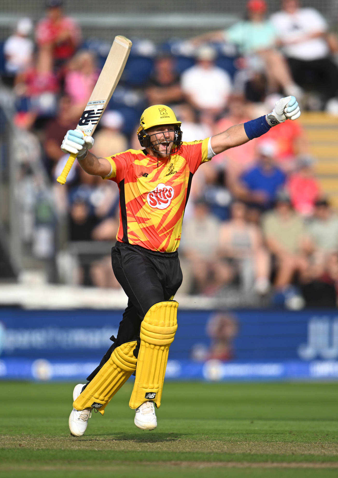 Root 64* soothes Rockets nerves to book top-three finish