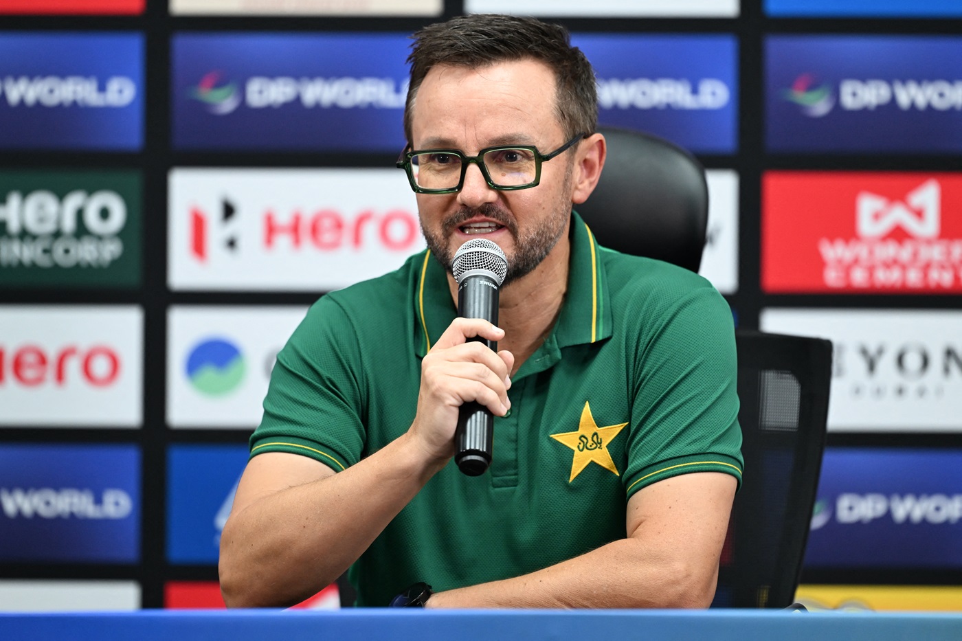 Hesson keeps his head down as Pakistan try to pick up the pieces