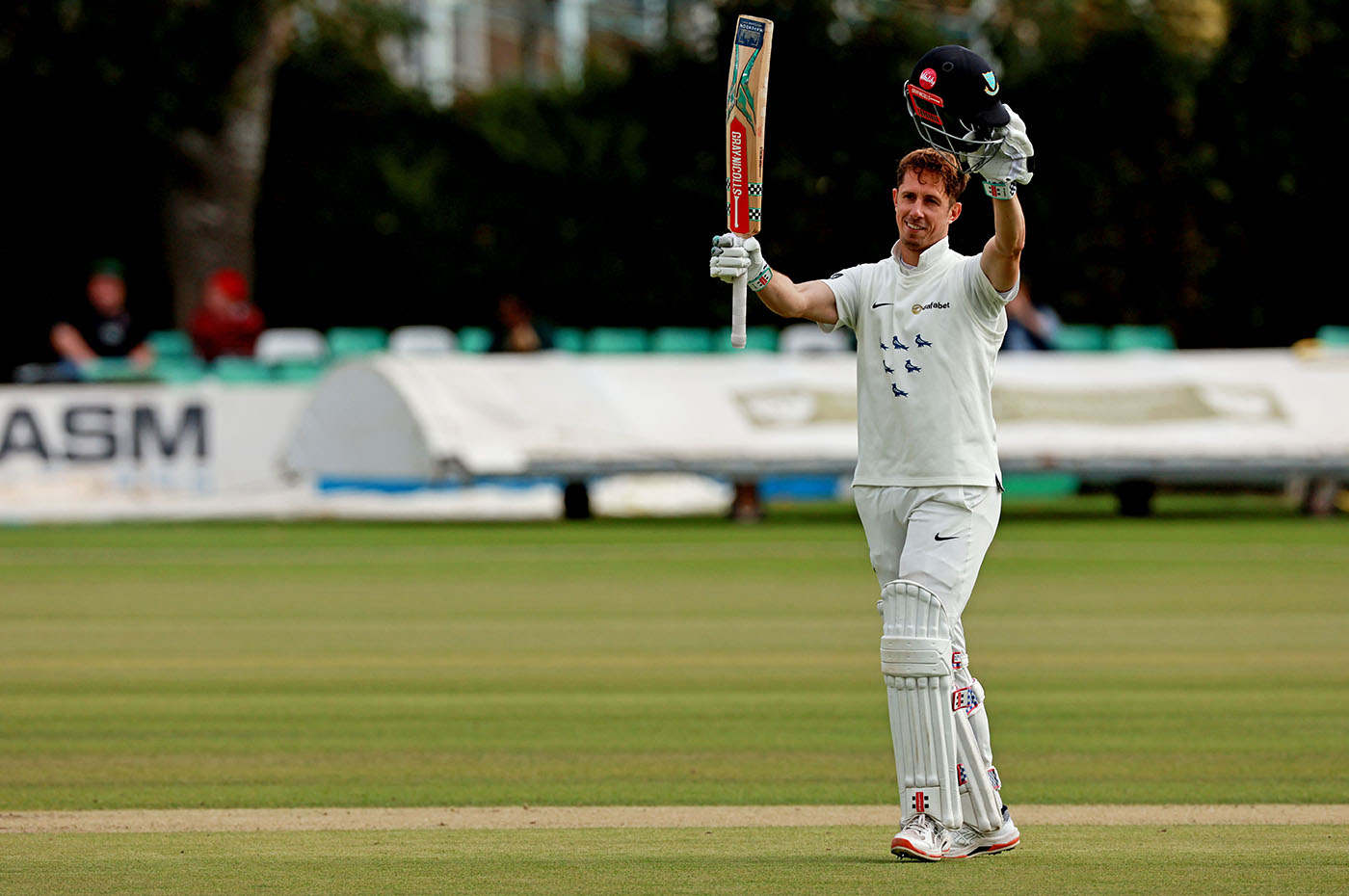 Simpson hundred puts Sussex firmly in control
