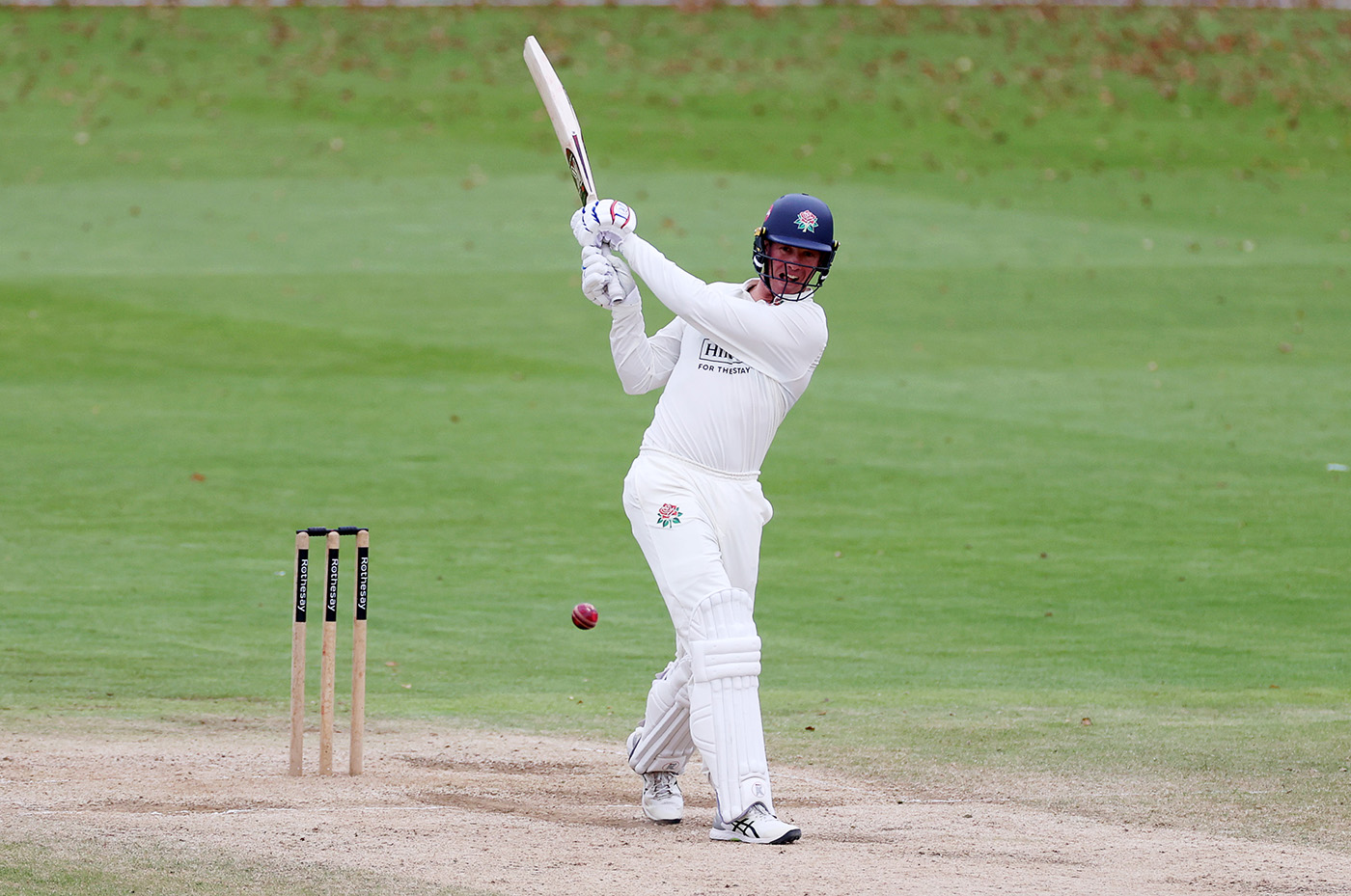 Jennings resists as Worcestershire keep Lancashire under pressure