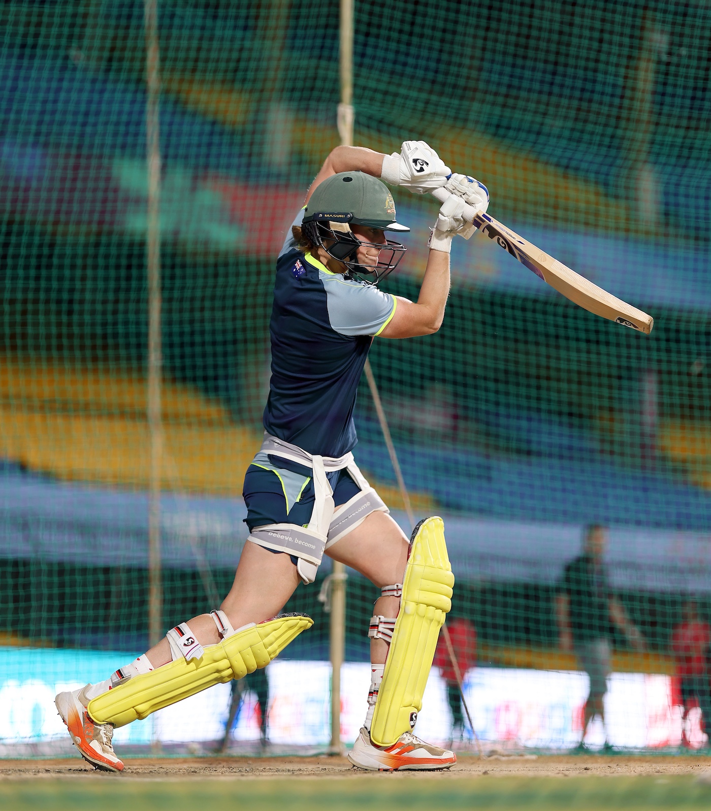 Ellyse Perry and Sidra Amin highlight the contrasts...