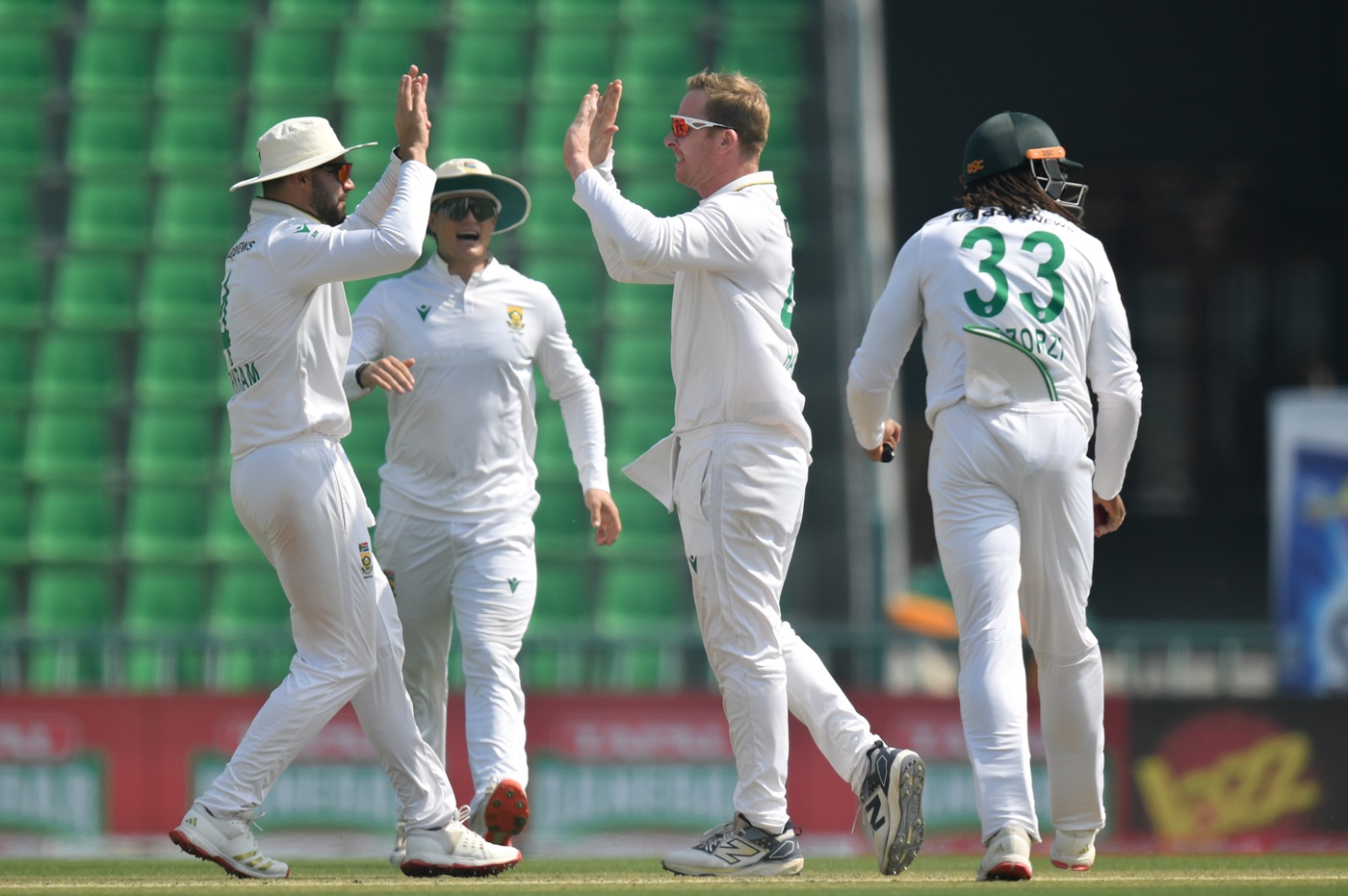 Pakistan extend lead to 259 despite regular strikes