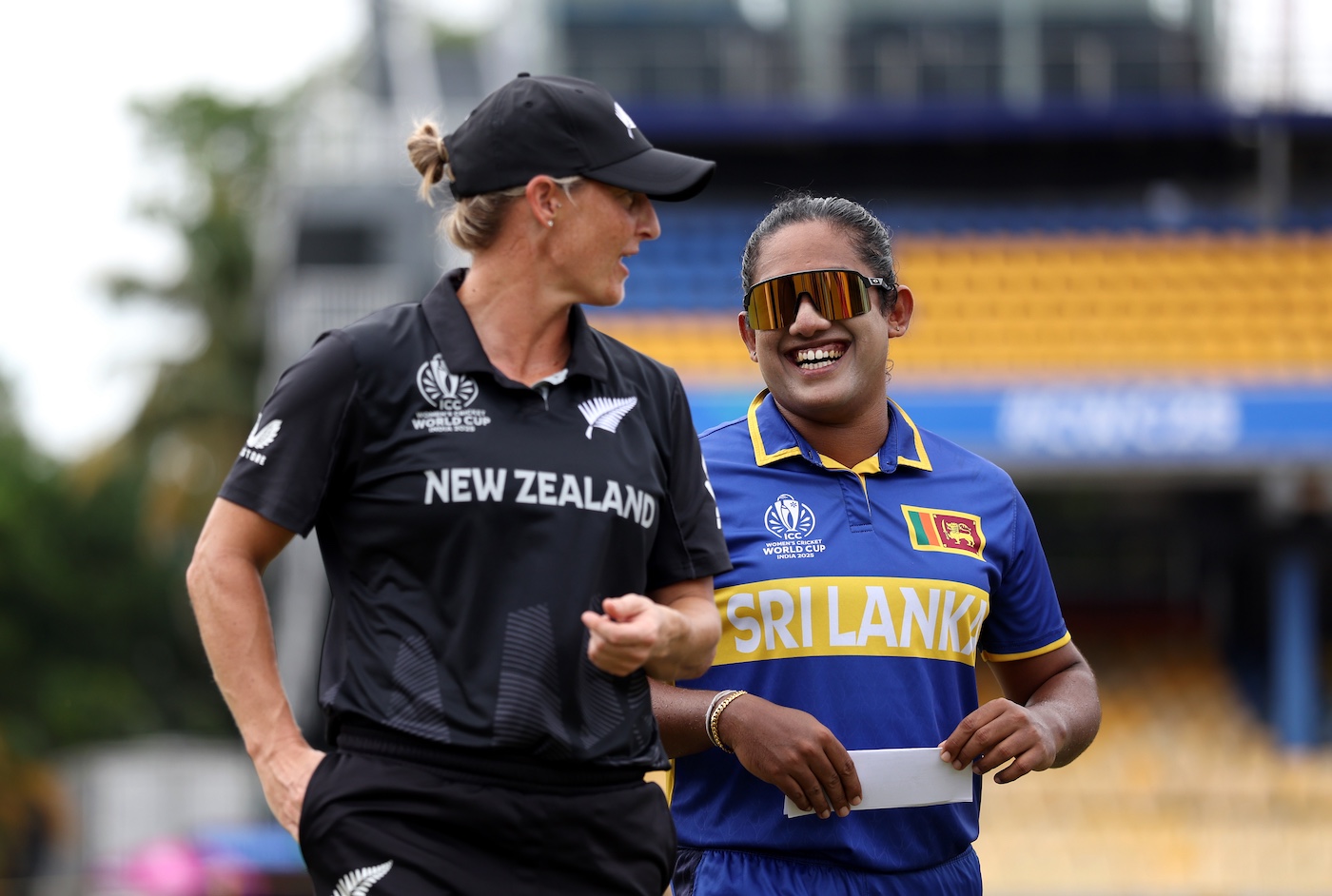 Sri Lanka make two changes and bat; New Zealand bring Illing in for Tahuhu