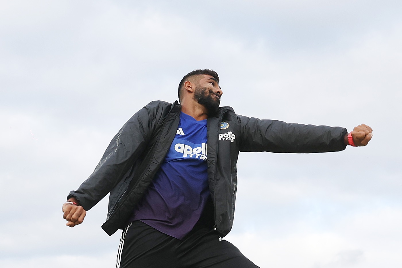 Australia bowl first, leave out Abbott; India pick three spinners