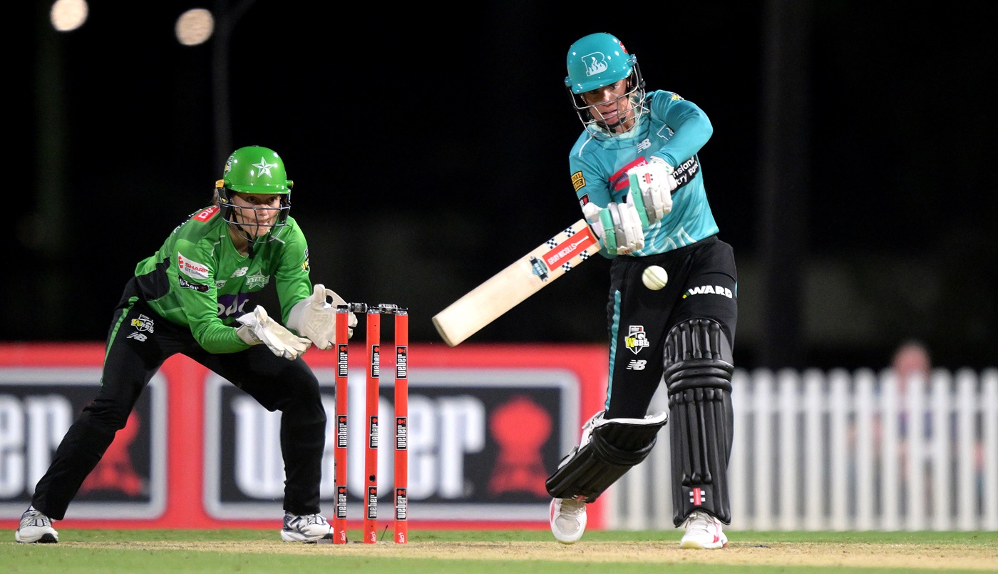 Adelaide Strikers pip Brisbane Heat in final-ball WBBL thriller
