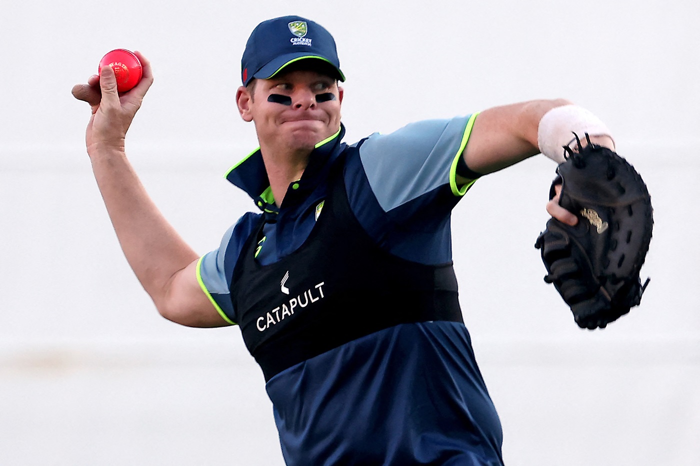 'I'll be wearing them' - Smith commits to anti-glare tape in day-night Test