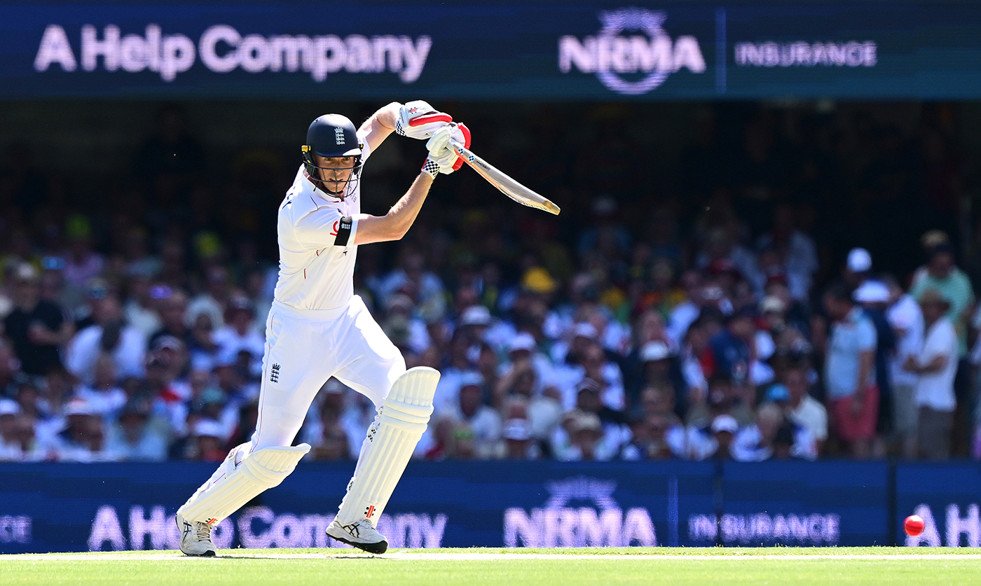 Zak Crawley settles the nerves as he bounces back from Perth pair