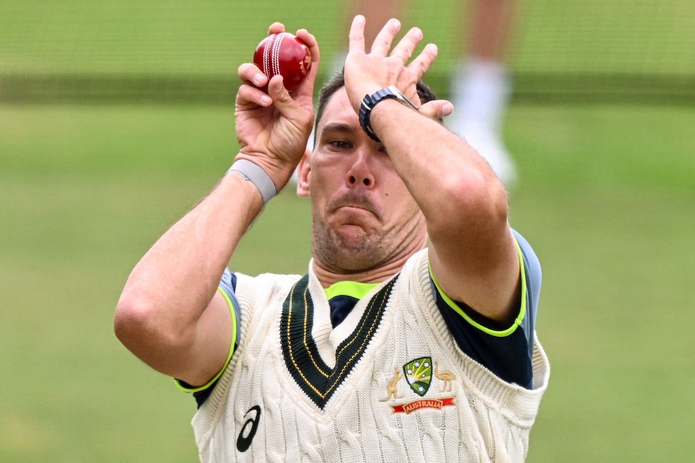 Lyon left out as Australia go all-pace and bowl first on damp day