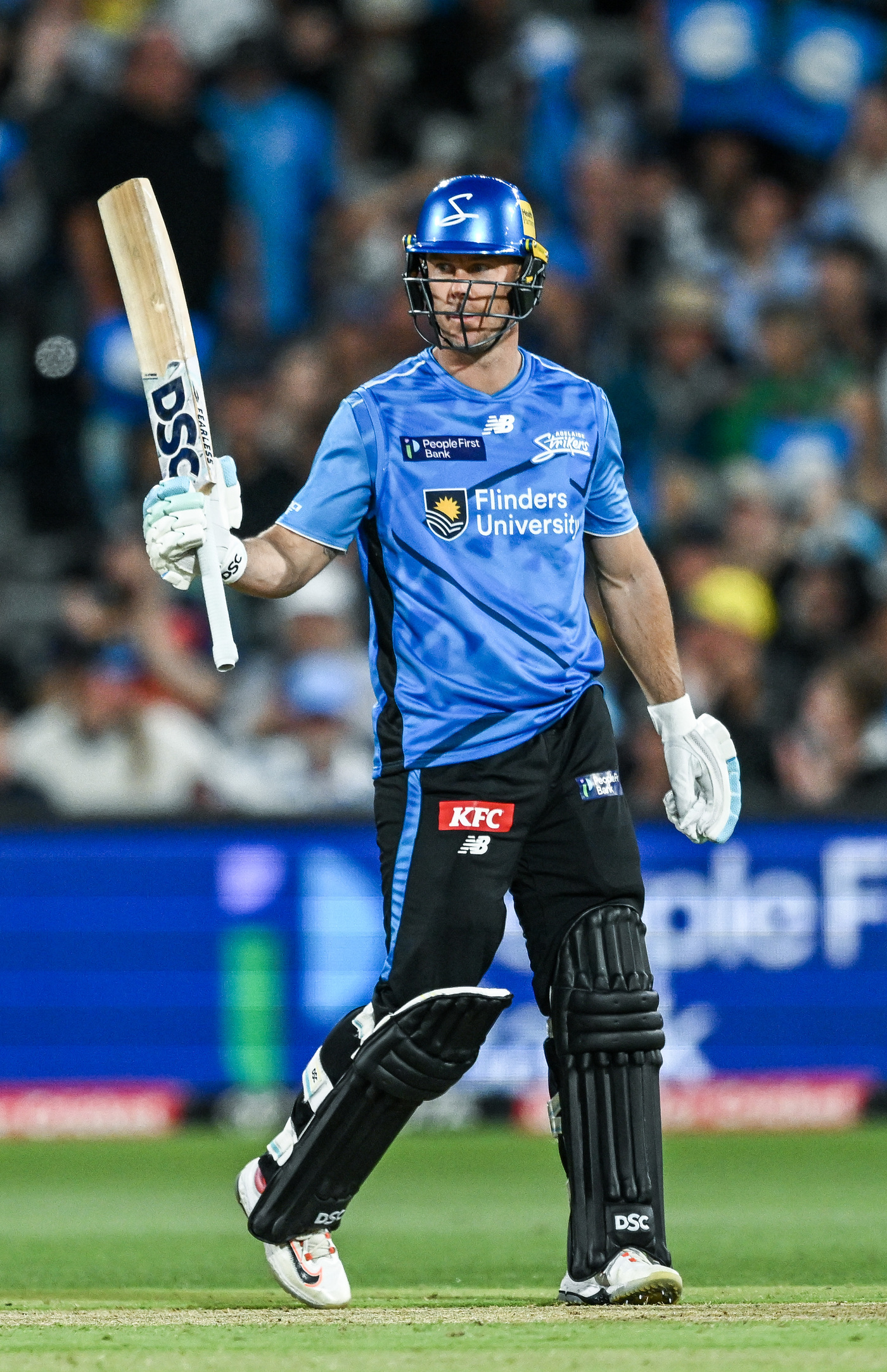 Chris Lynn stars in small chase as Strikers break New Year's Eve hoodoo