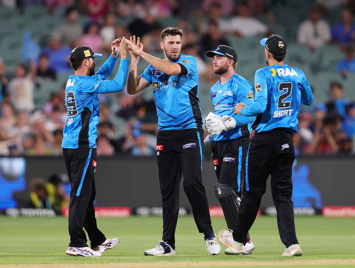 Overton, Scott end Sydney Thunder's playoff hopes