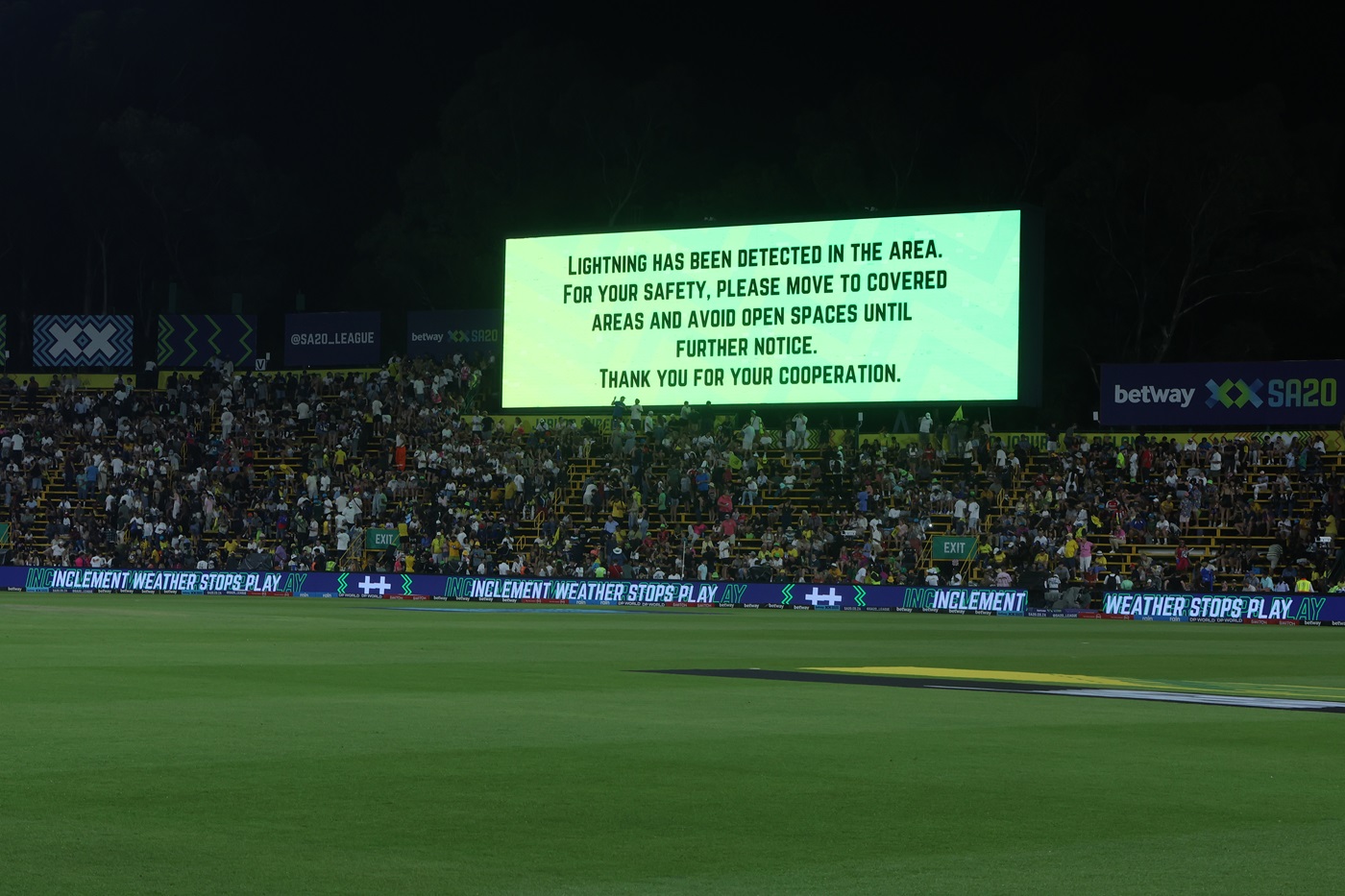 Vince smashes 75 but lightning forces abandonment