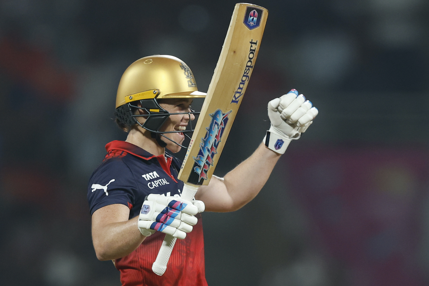 Harris' day out helps RCB thump Warriorz
