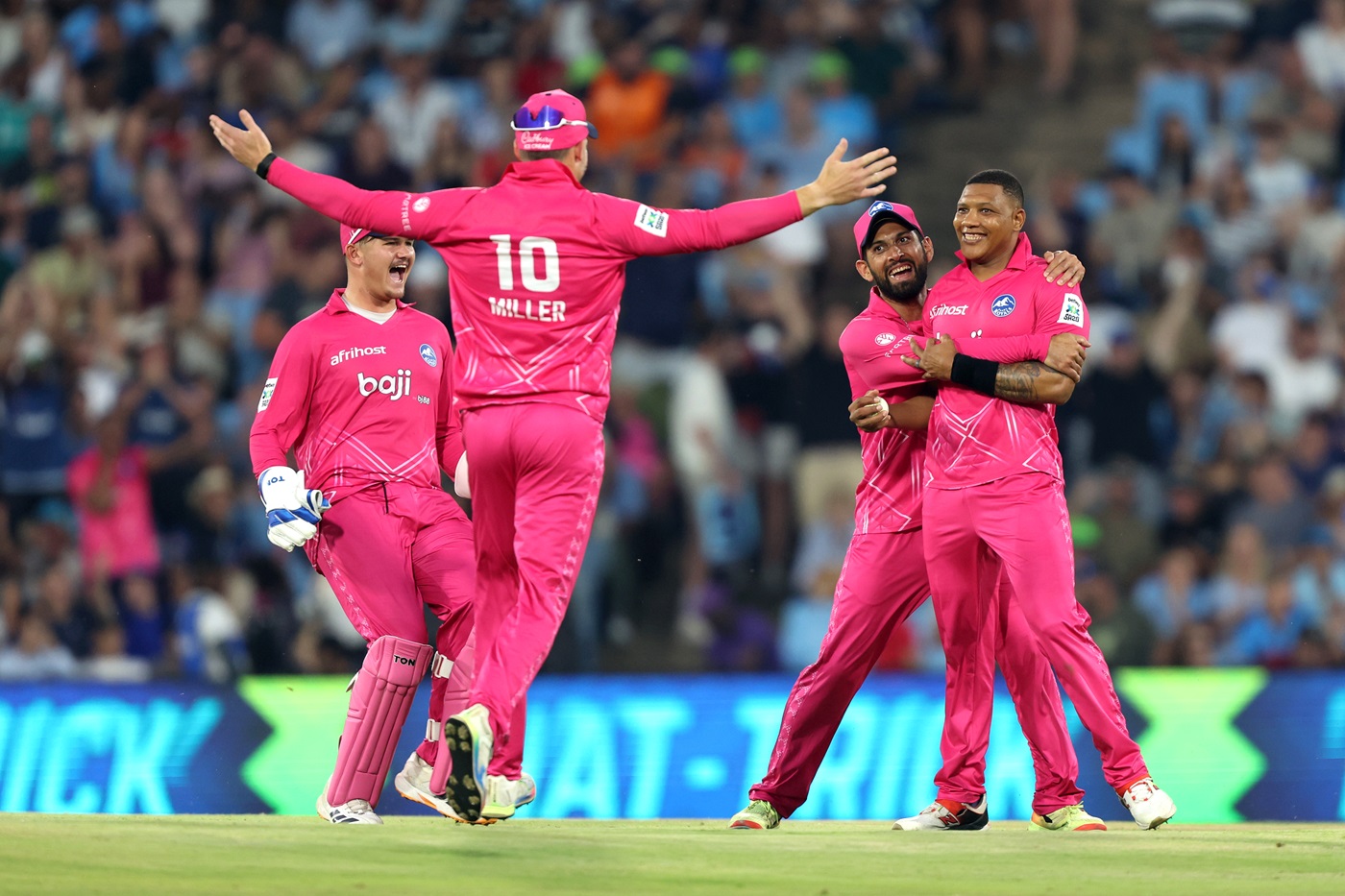 Baartman hat-trick sets up Royals' bonus-point win