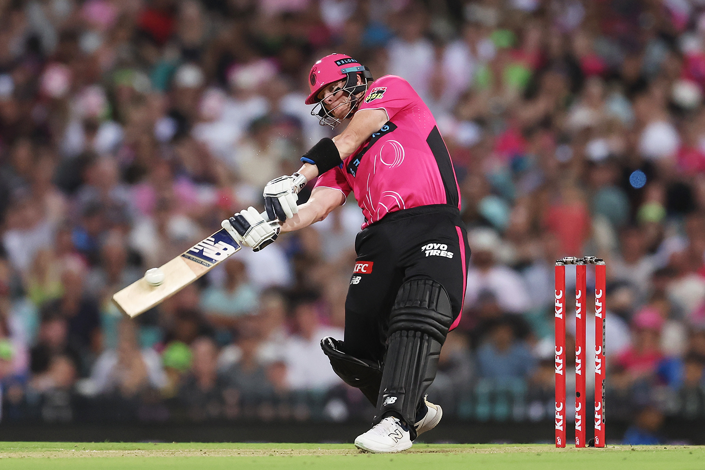 Smith 100 trumps Warner 110* as Sixers clinch Sydney derby