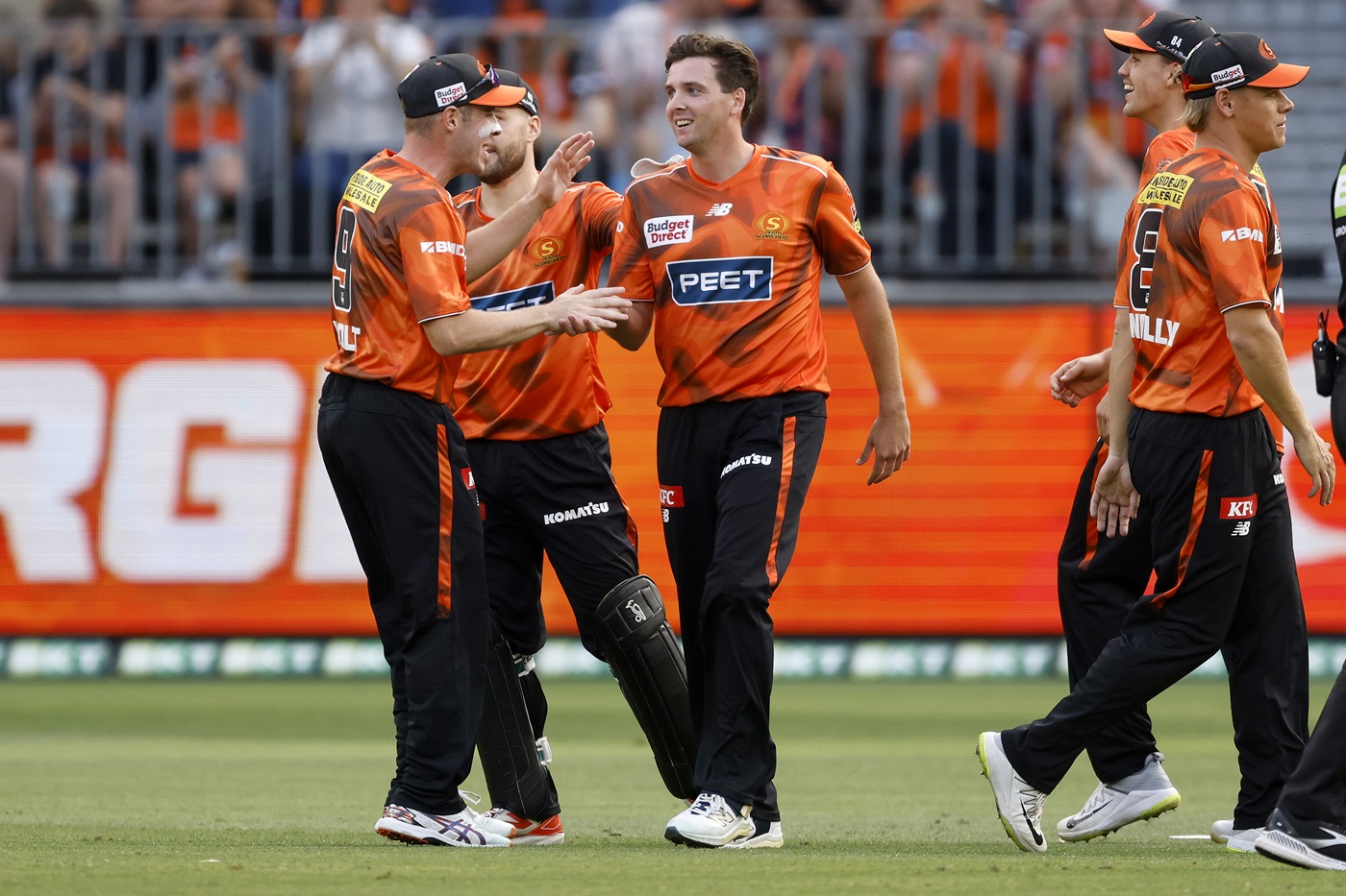 Allen, Richardson help Scorchers top the table