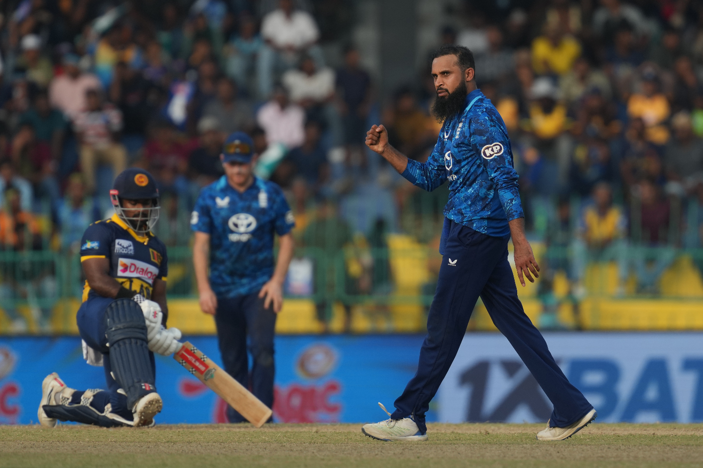 Sri Lanka succumb for 219 as spin-heavy England turn screw