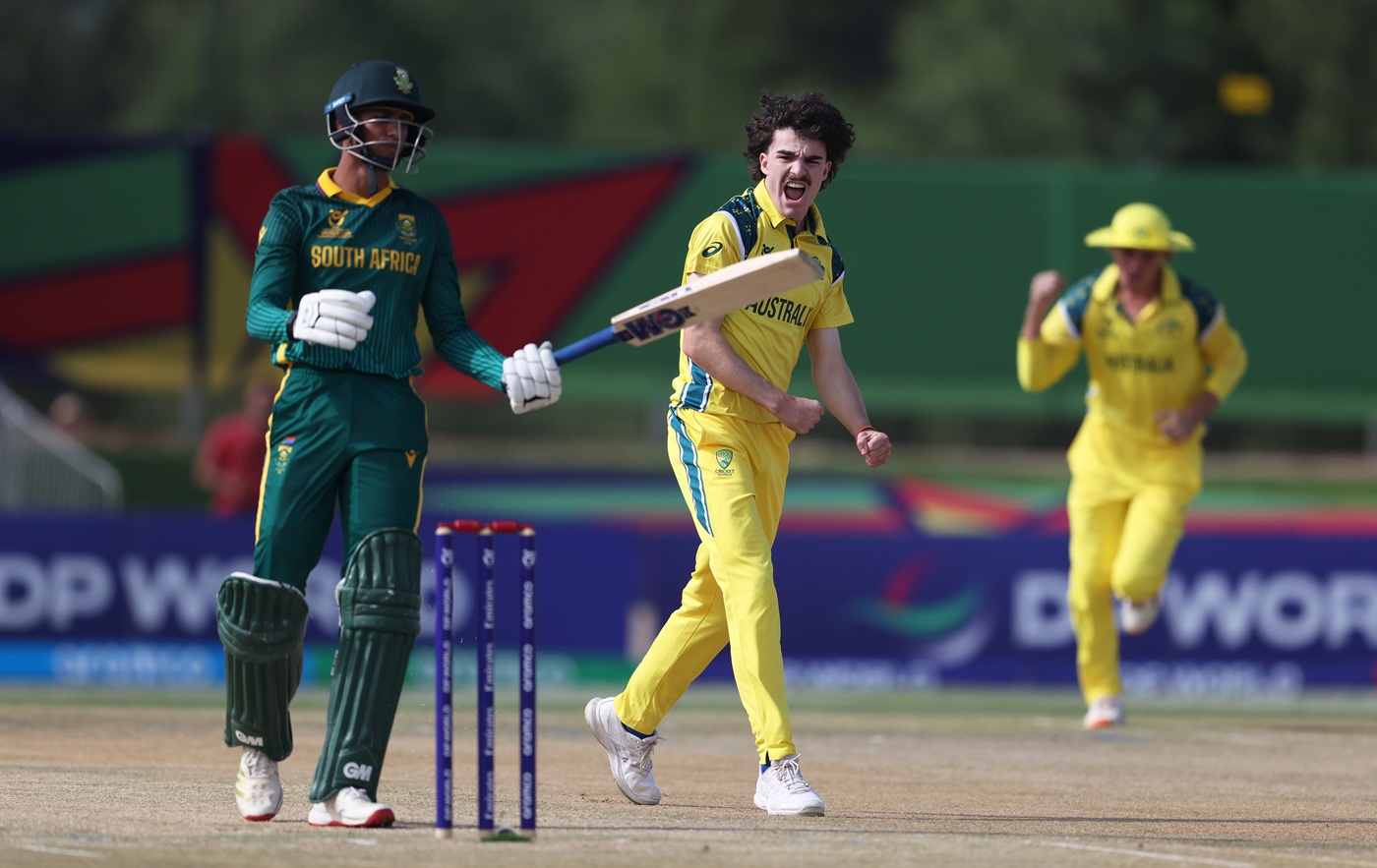Bowlers, Hogan help Australia breeze past South Africa