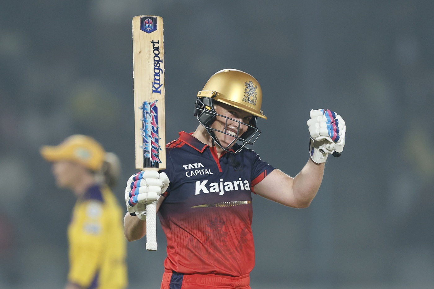 De Klerk, Harris tear UPW apart to take RCB into final